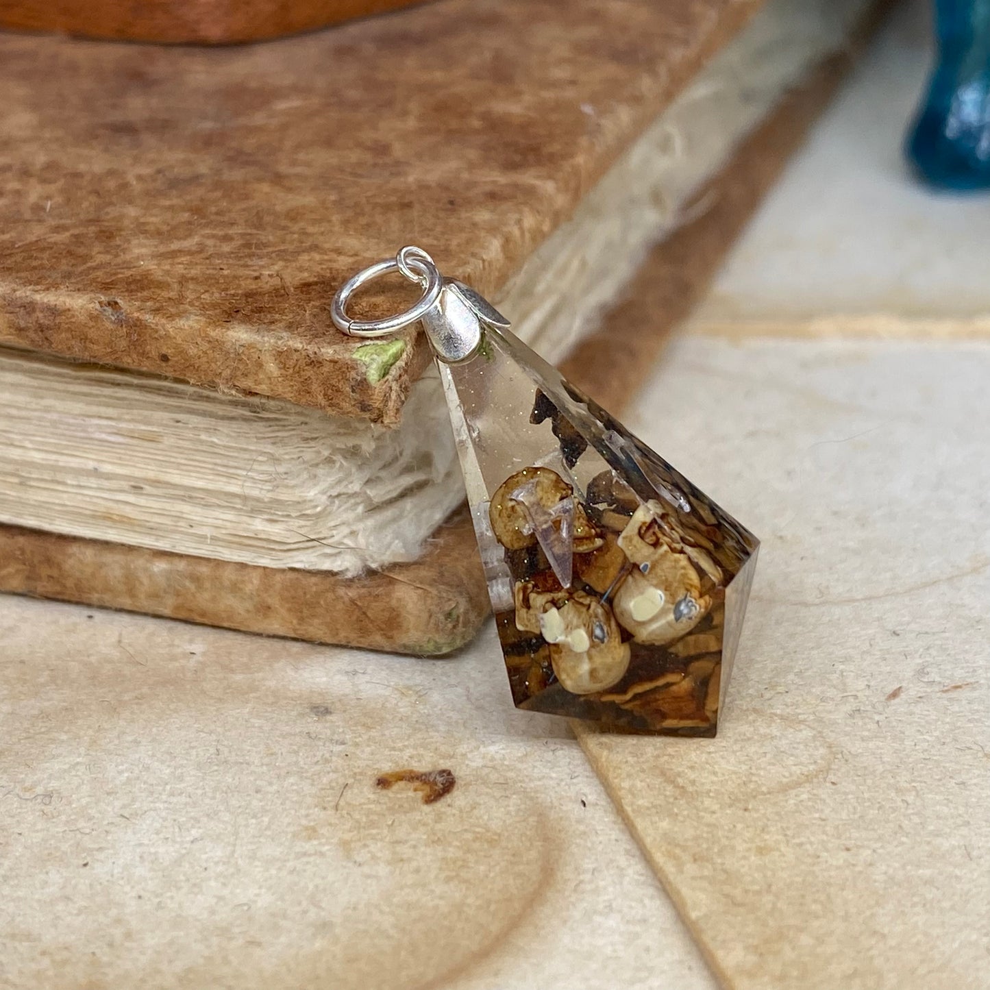 Tumbling skulls D4 Pendant