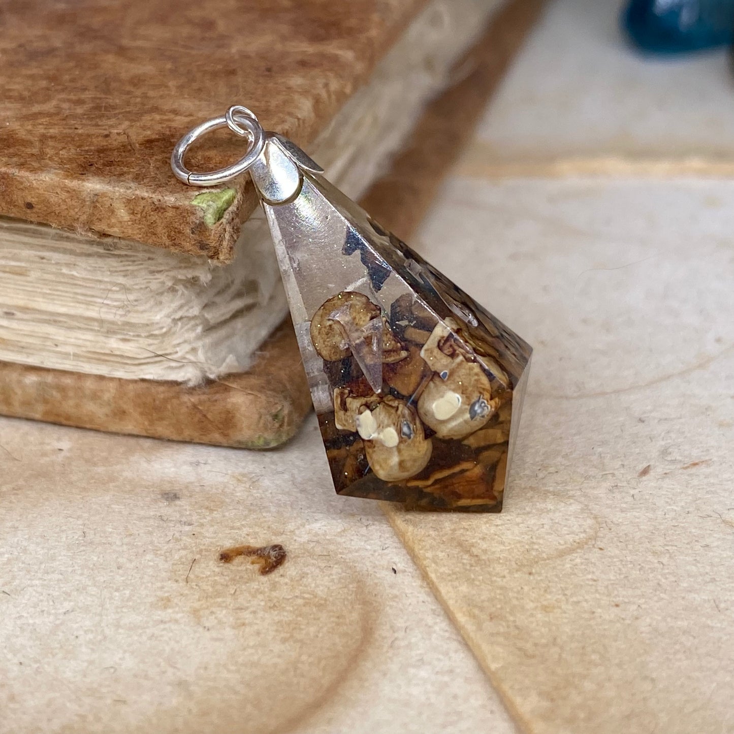 Tumbling skulls D4 Pendant