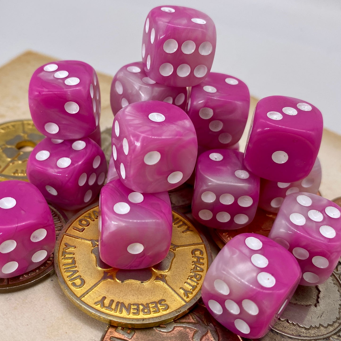 Marbled Pink and White D6 Pip