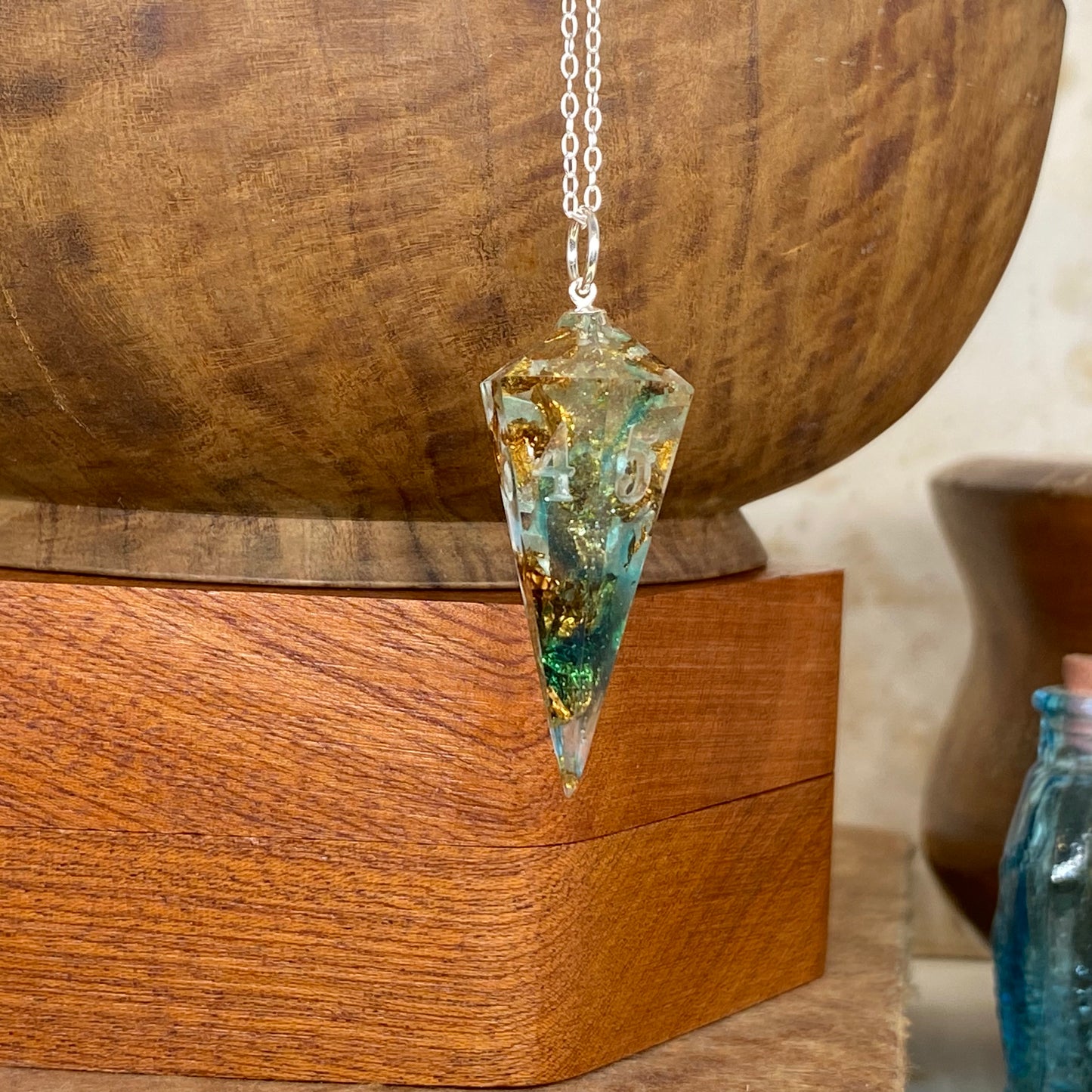 Bounty D6 Pendant