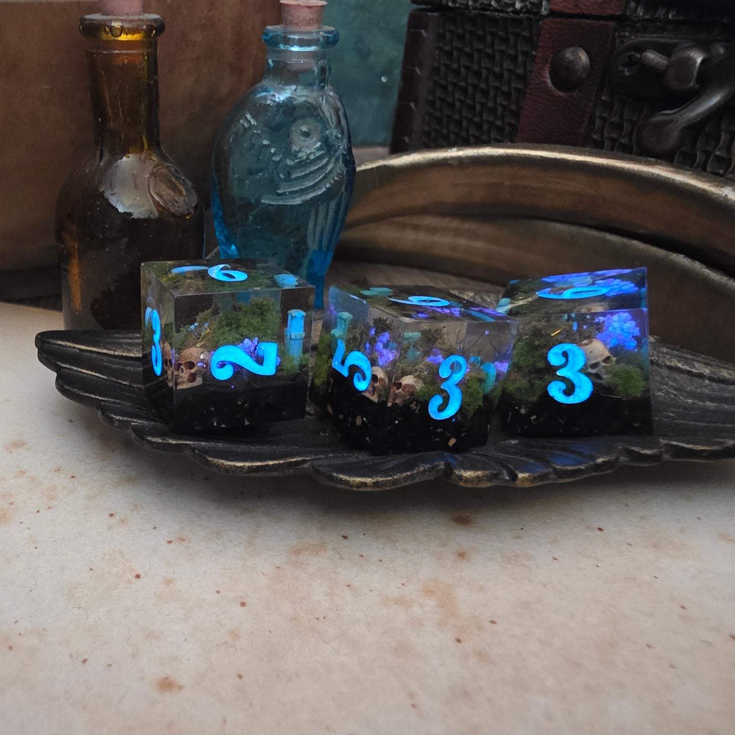 Wychwood D6 (Glows in the dark)