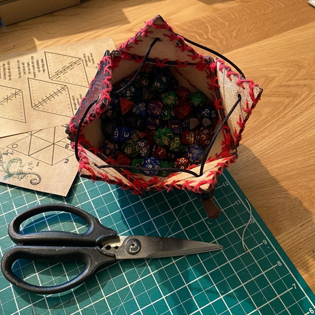D20 Dice Bag Kit - Locked Chest Brown: Spin Down