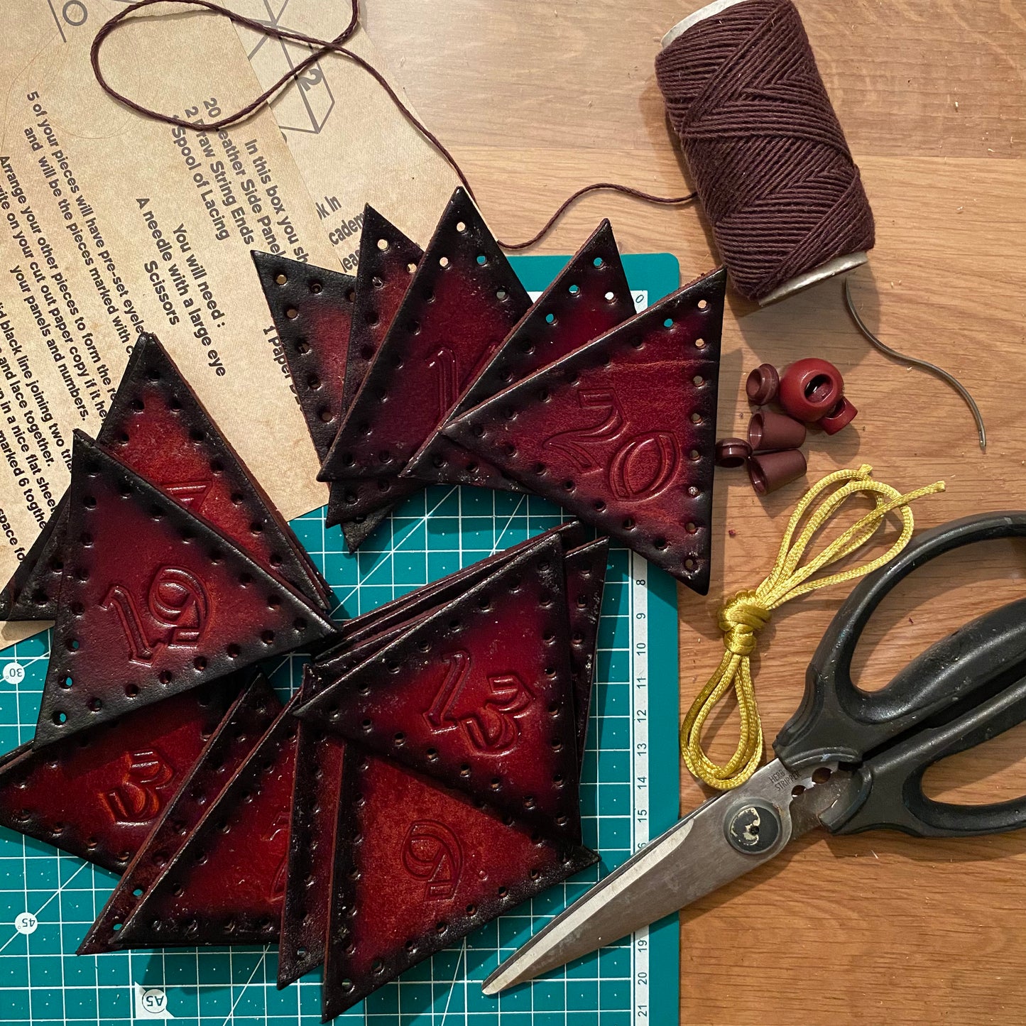 D20 Dice Bag Kit - Jawa Brown: Nat 20 panels