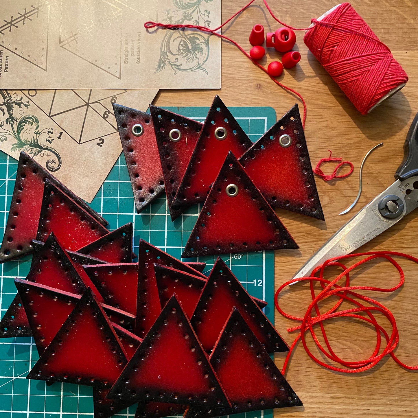 D20 Dice Bag Kit - Studied Scarlet: Blank