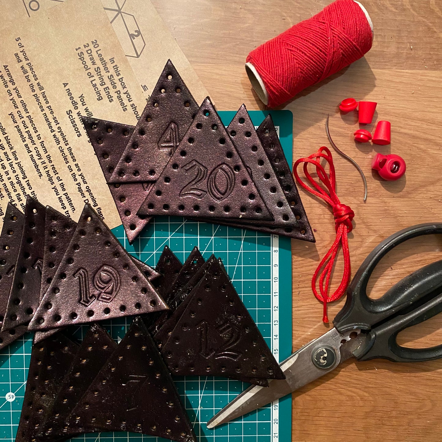 Dice Bag Kit - Red Glitter : Nat 20 panels
