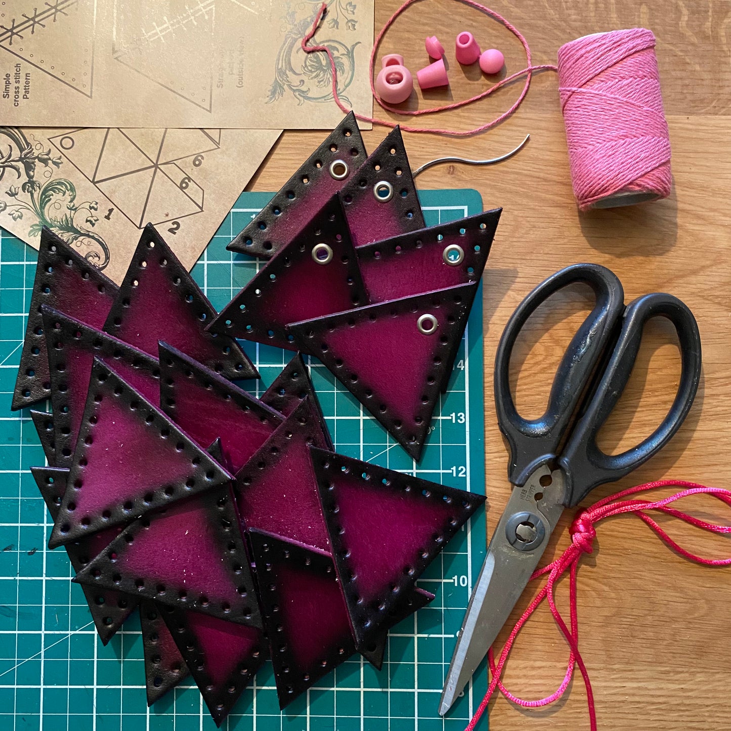 D20 Dice Bag Kit - Love Potion Pink: Blank
