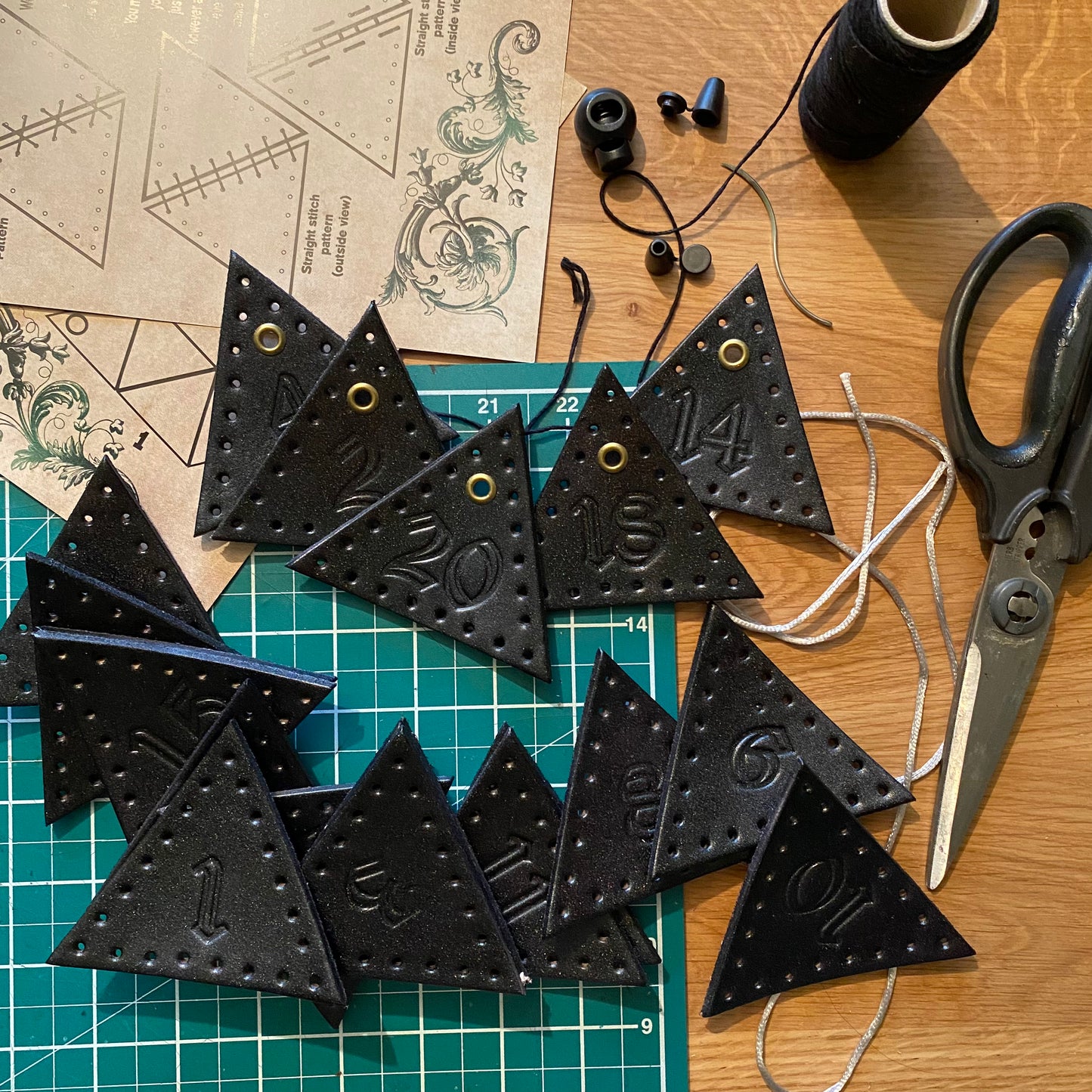 D20 Dice Bag Kit - Unicorn Blood : Nat 20 panels