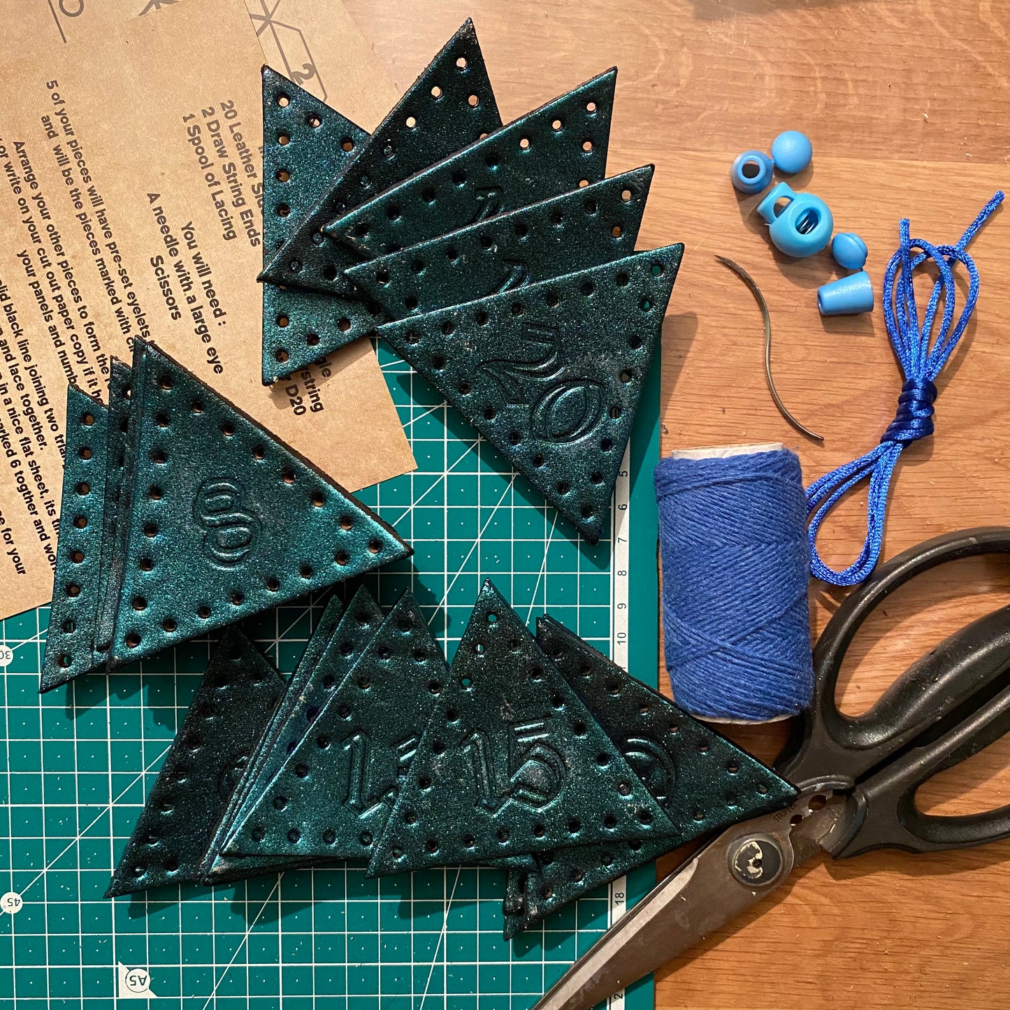 D20 Dice Bag Kit - Blue Glitter : Nat 20 panels