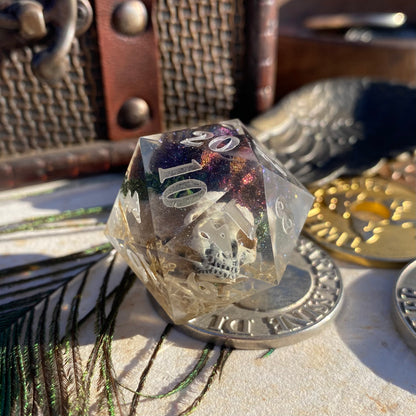 Mossy Crystal Skull 30mm Chonk D20 (Judas)