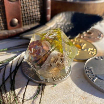 Mossy Crystal Skull 30mm Chonk D20 (Peter)