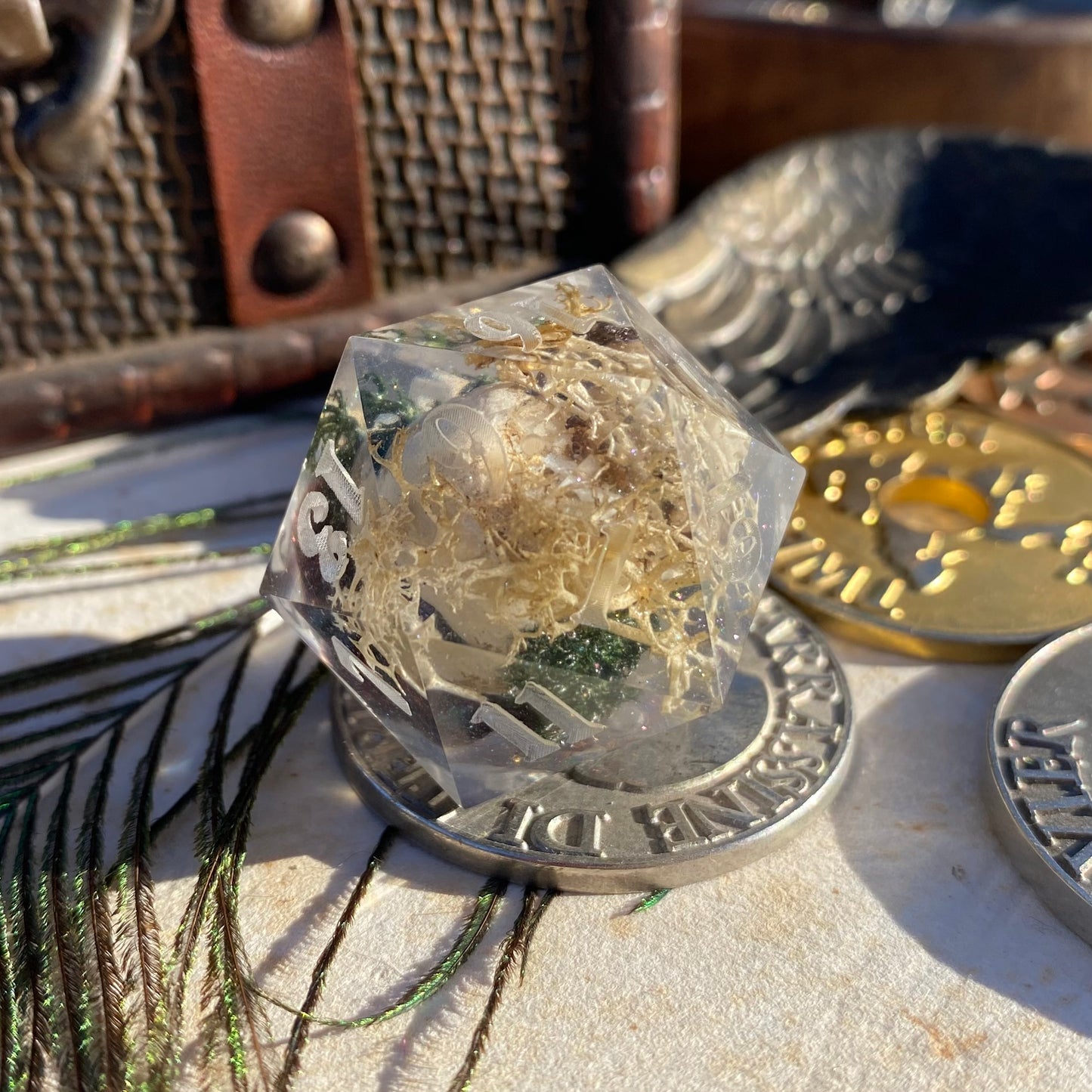 Mossy Crystal Skull 30mm Chonk D20 (Judas)