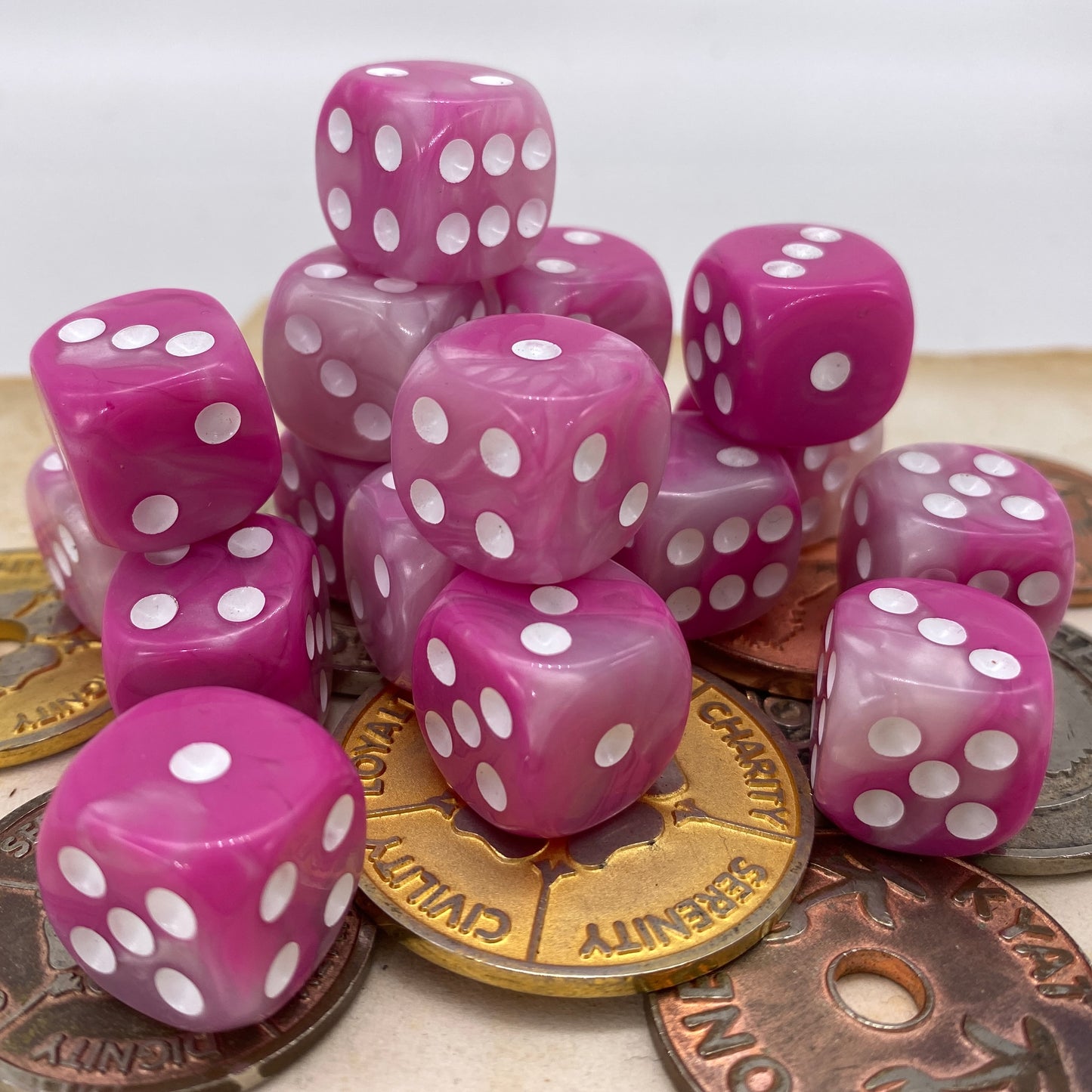 Marbled Pink and White D6 Pip
