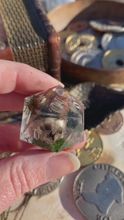 Mossy Crystal Skull 30mm Chonk D20 (Simon)