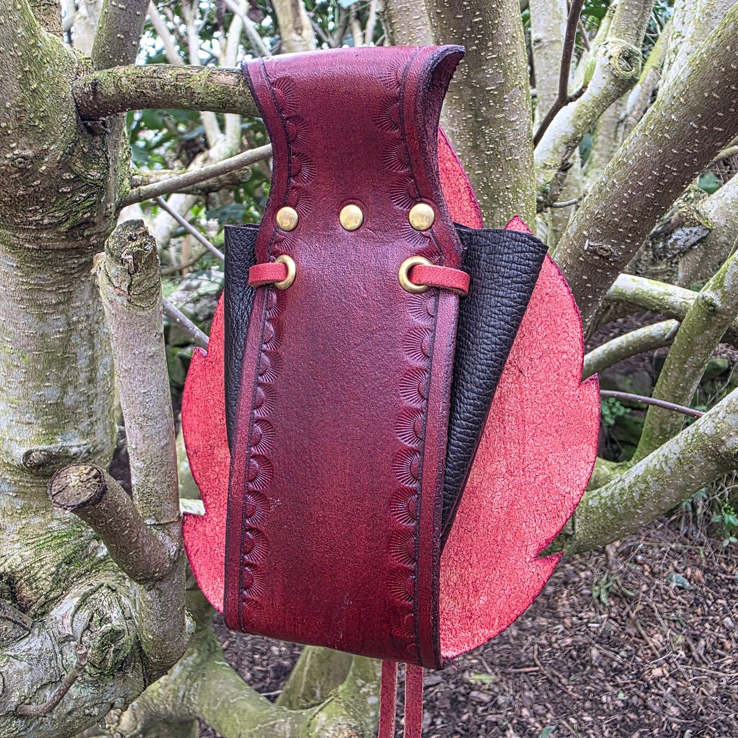 Leaf Shaped Leather Drawstring Belt Pouch - Spikey