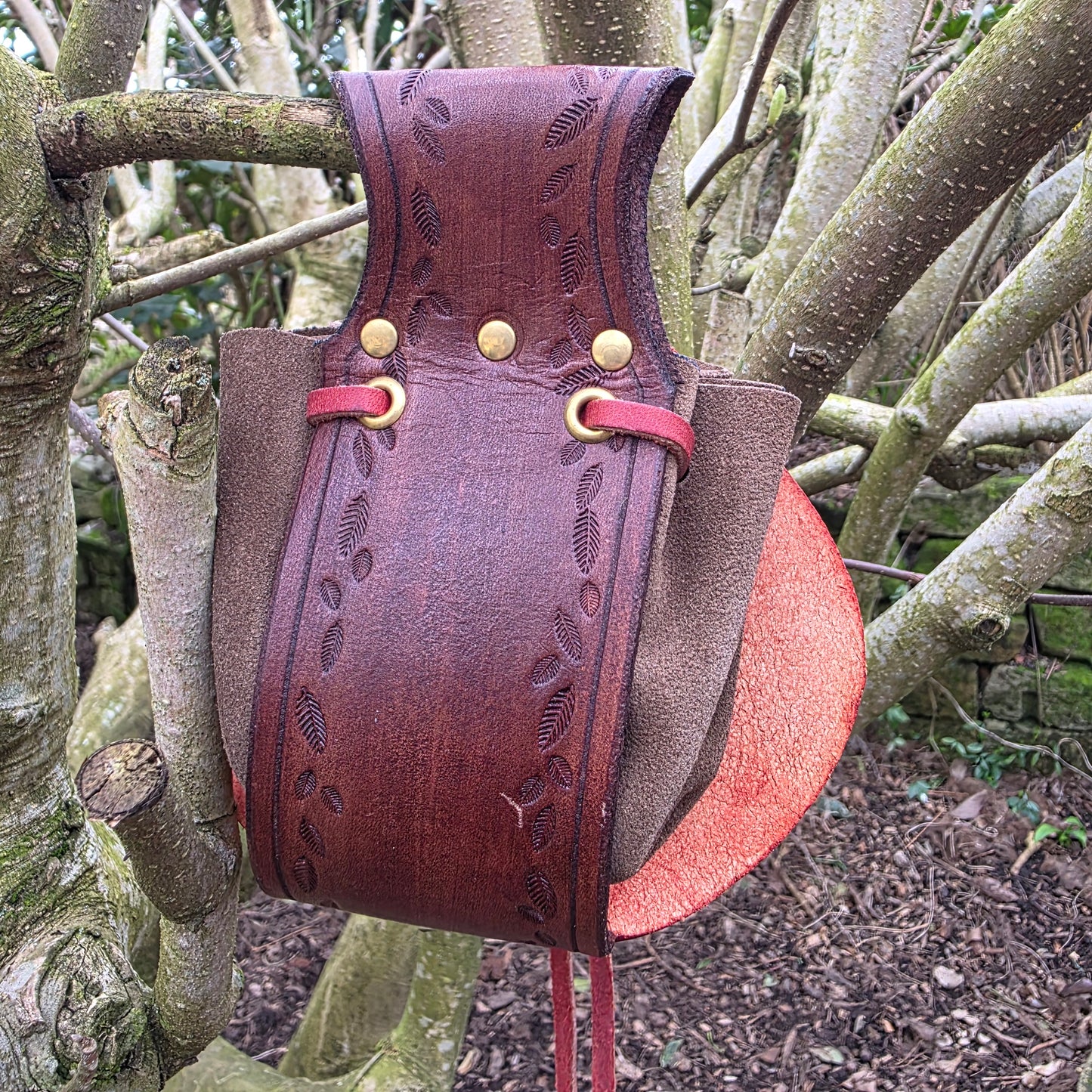 Leaf Shaped Leather Drawstring Belt Pouch - Rounded