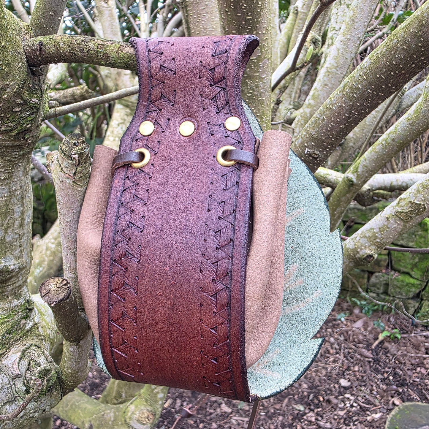 Leaf Shaped Leather Drawstring Belt Pouch - Spikey