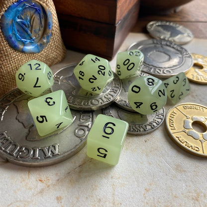 Ghostly Glow Standard Dice