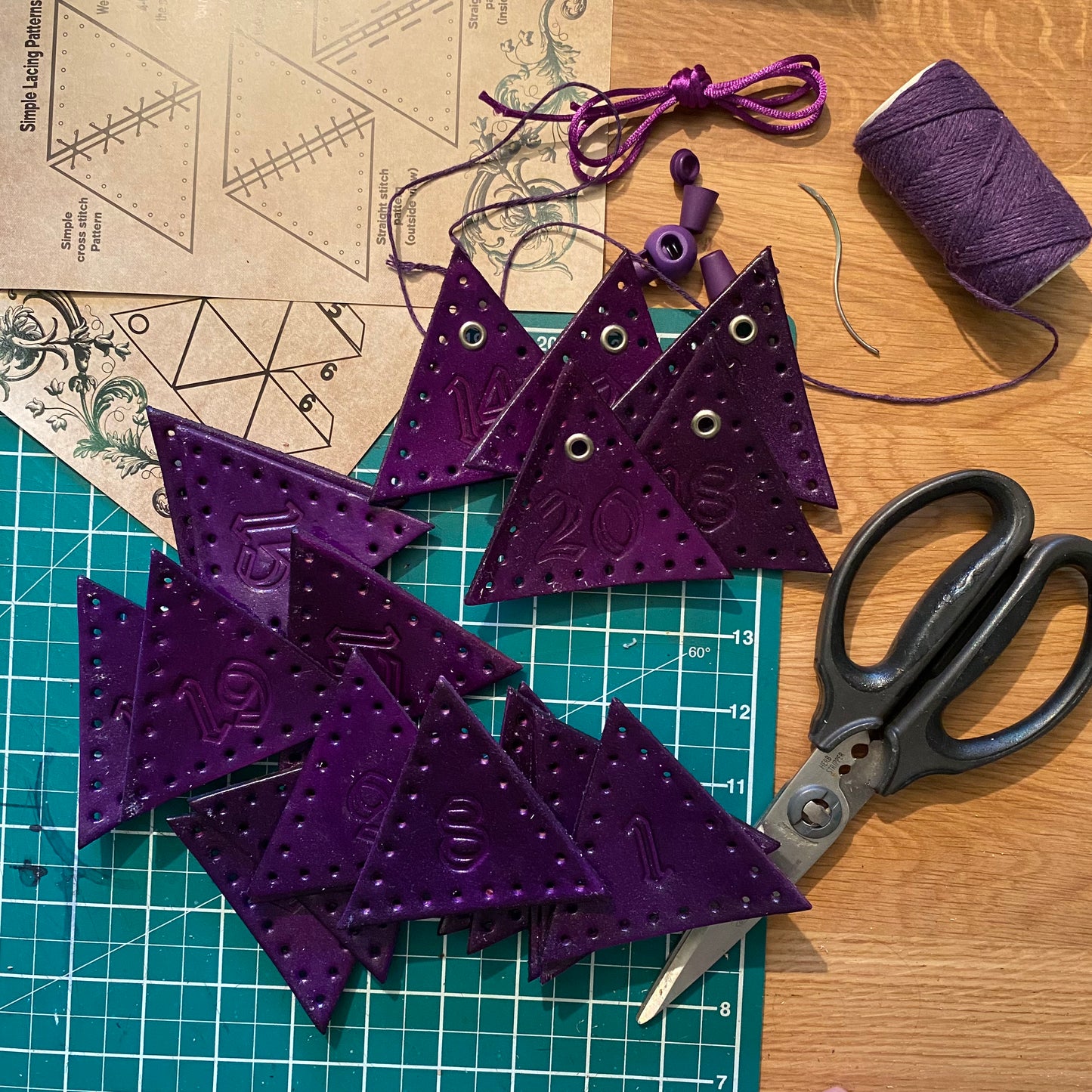 D20 Dice Bag Kit - Purple Glitter : Nat 20 panels